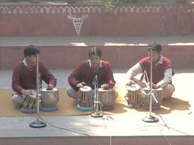 students playing tabla